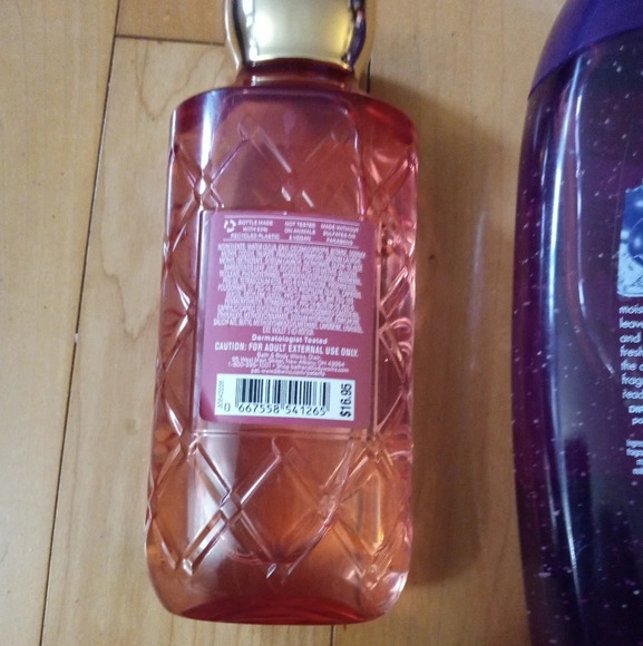 Body wash bundle with Bath & Bodyworks and Soft Soap Acai Berry - Picture 4 of 5